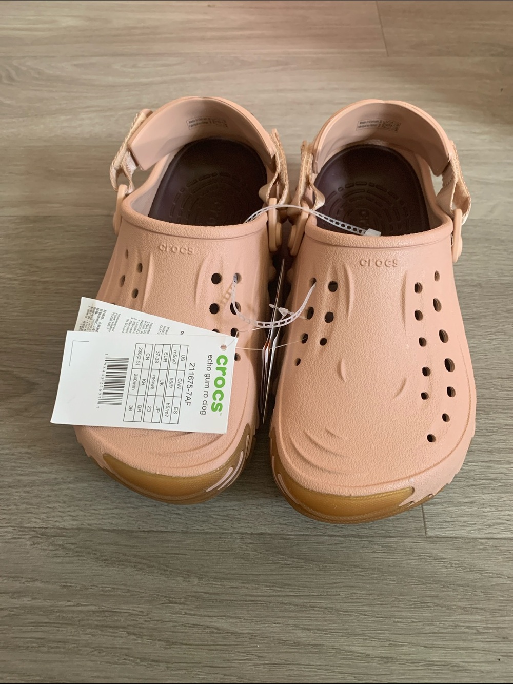 CROCS unisex size 5w 7m. Clog